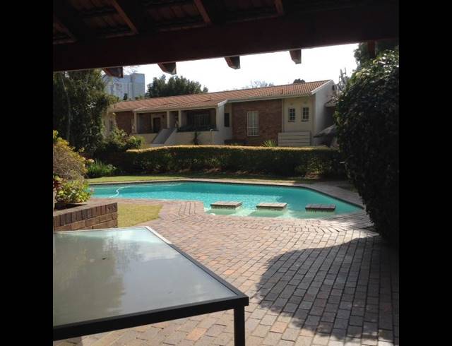2 BEDROOM TOWNHOUSE FOR SALE IN SANDTON CBD
